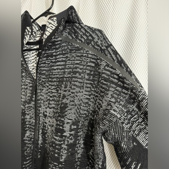 Adidas jacket - Picture 2 of 14